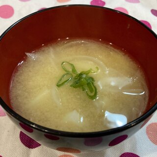 じゃがいもと玉ねぎのお味噌汁